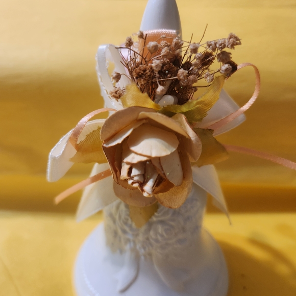 White Bell with Yellow and Brown Dry Floral Design - Picture 4 of 8